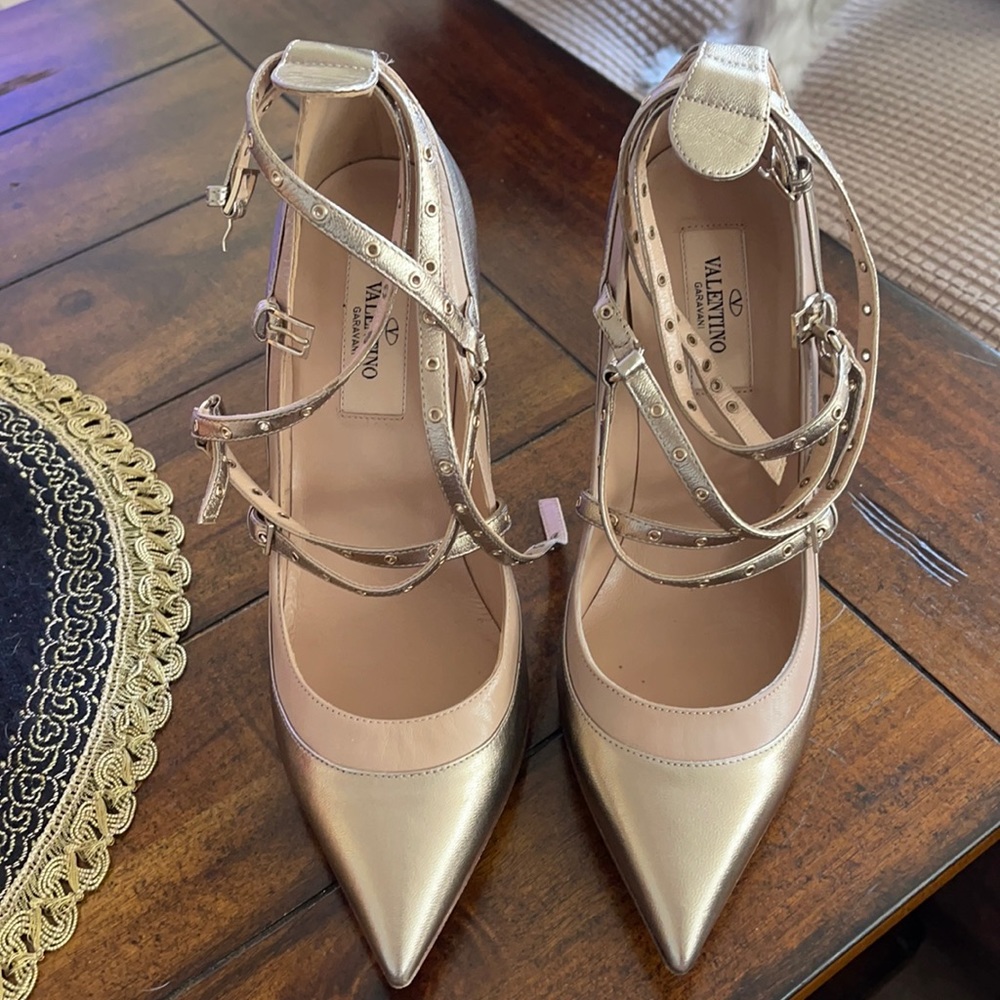 Authentic valentino shoes size 6 1/2